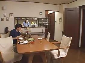 Sunny Leone的棕褐色pyshechka在她男朋友的公寓裡度過了一夜，她在所有的裂縫中砸了她，防止了呼吸，結果就像機槍一樣帶著他的種子，隨機向各個方向飛來飛去，包括嘴巴，眼睛，臉頰，肚子，臀部，肛門，臀部。這位古怪的人只是將自己心愛的精子沐浴在精子中，然後冒險提前喚醒她。一個女孩需要為工作做好準備，但她不能把頭聚在一起，赤身裸體地躺在床上，半睡半醒地和試探者說話。男性從第五個大小的乳房的外觀清楚地捲起，並沒有減少，它是從黑色的外觀衝，似乎烤點和生殖器嘴唇可重複使用的性交後腐爛。當Sunny Leone開始勸阻他試圖再做一次他媽的時候，它就像一頭公牛的紅色抹布一樣對著這個傢伙，他急忙做舔陰以放鬆堅不可摧的堡壘，並消除小雞的道德障礙。在口交之後，布魯內特正在等待高質量的早晨他媽的，沒有為孩子們留下避孕套，沒有保護的愛情可以給他們一個驚喜，所以這個充滿激情的小雞開始尖叫，以至於她永遠不會想到放手。這個傢伙並沒有冒著生命危險，也沒有費心去做他的生殖器，及時拿出一根香腸，嘴唇貼在陰唇上，堅持用酸奶，酸奶，然後開玩笑，與妓女比較。