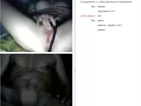 一位漂亮的秘書擁有華麗的形象，讓她的老闆意識到她的職業生涯取決於它。他也知道這一點，接下來的秘書給他的老闆的辦公室訪問，開始由頭髮拉目瞪口呆的女孩和老闆結束，在餐桌上扶著他的下級，拼命把她從背後，無視抗議者的叫喊聲。