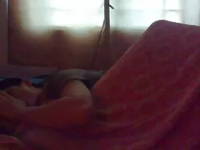 “Esperanza Gomez回來了！” - 這個名字說廢話，說Esperanza Gomez已經回來了，但色情電影中的職業女演員怎麼會走另一條路？所有這一切都要歸功於穩健的報酬，定期去其他地方，可以拍攝另一集色情冒險，並與每個見過裸體女演員的人保持友好關係.Esperanza Gomez是一位西班牙色情明星，擁有強大的矽膠緩沖劑，多汁的屁股，腿部和熱身體之間的濕紅洞。她在城市附近定居，她的土地整潔，通往大海，沿著棕櫚樹的野生海灘讓你從事裸體主義活動，區內缺少男人迫使你邀請男孩到你的地方。但今天阿根廷血統的黑人女性，如黑人女性，證明她沒有失去形狀，也沒有忘記從遠處引誘男人的原則。這個婊子戲弄她的乳房並用她的手指呵護她的陰部，然後她從客人那裡得到一個頑皮的箍在沙灘上......