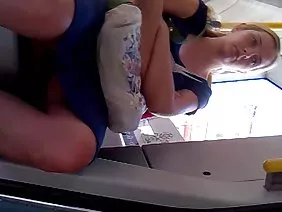 一個大膽的黑人女性同意玩性愛片段，她美妙的鬱鬱蔥蔥的魅力隨著她心愛的動作有節奏地移動，黑人戀人臉上的節日笑容被對過早完成交配的焦慮所取代。一位即將卸任的女士用胴體從她朋友的黑色香腸中跳出來，讓它成為塑料，就像一位經驗豐富的體操運動員一樣，同時將她的嘴唇緊緊抓住活塞。提示射精可以在任何一秒開始，但熟練的cocksucker可以延長性交！