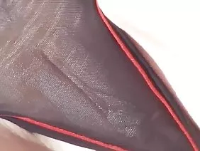 優質的俄羅斯亂倫與可愛的媽媽。兒子在她手淫她的陰部的那一刻找到了她,並提供了一個更有趣的滿意選擇。