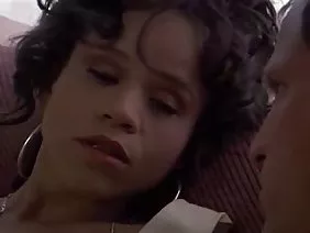 通常這個可愛的蕩婦安雅自己滿足她的客戶，雖然只模擬高潮，但不是在這種情況下。這個傢伙鏤空美女，她很享受。