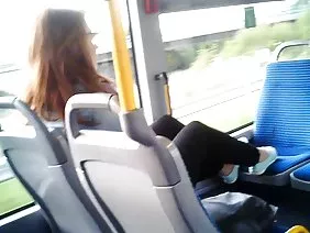 年輕學生Brian和Aliftina取消了他們的私人操。布魯內特在她男朋友的陰莖口中，弄濕它並把它放在她的陰部。