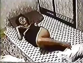 一個典型的色情明星卡珊德拉尼克斯並不掩飾自己的職業，她為自己感到驕傲，就像有些人想到擔任首席經理或律師一樣。 Moloduha猶他有非凡的智慧，性感的聲音，造型美觀，可以選擇具有代表性，業務，反之亦然調皮地墮落！我們微笑著棕色頭髮的天然小，但很開胃的乳房，這降低了愛情的傢伙誰chlenososka專業拋光庫克，她華麗的屁股她平時辣椒癌症，以及裝飾她的大腿之間萌芽的慾望，這是一個女人的生殖器官。蒼白的皮膚爪子因為什麼可以對乳頭山雀缺乏黑色素的紅色條紋的身體可以看出卡桑德拉尼克斯很難曬黑，它們出現在太陽蒼白，幾乎在黑暗中顛簸合併。平庸，不壯觀，平庸油炸女孩與另一名演員將適合顯示誰剛剛走上大自慰的道路上，還沒有來得及磨玉米血液中的觀眾，觀眾的休息他媽的看似枯燥，有點緊，充滿裝作若無其事的演員給對方。