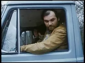 再一次，令人驚嘆的俄羅斯可愛瑪麗亞試圖用她自己身體中一個非常特殊，不尋常的部分來打擊觀眾。哦，不，這些不是山雀，因為一個漂亮的女孩擠奶幾乎不適合第一個尺寸，而不是一個貓，雖然恥骨從灌木叢中倖免，這就是屁股！對於性成熟但仍然設計不佳的nymphet的腰部來說，這是多麼引人注目？事實上，大尺寸的物體可以放入肛門的寬環 - 從手指開始，從祖母的床上用茄子結束。悶熱的棕髮瑪麗。一個大膽的國際足聯用她的手指拉著她的陰部，裂縫滑過社交，抽搐，發出奇怪的聲音，變紅，因為性海綿充滿血液，變厚，過度敏感，陰蒂遠離器官。接下來，塑料高蹺巧妙地將光滑的振動器推入骨盆，但這不是一個生殖器官，而是它在屁股上的緊密小洞，物體不會毫不費力地爬行。啊是瑪麗亞啊，是的頑皮，想要一次處理兩個洞！讓我們看看它是否可能？