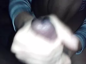 年輕的瘦小婊子Angela在第一次約會後向這個傢伙投降,顯然他真的贏了她的心