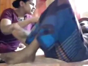 魯莽的風騷Chloe喜歡給她的兩個同居者帶來驚喜,特別是她喜歡看到這些傢伙在扮演他們最喜歡的控制台如兩個青少年謎題時臉上的驚喜。乳頭散開,以美麗的身體關閉能見度,在男人之間跳躍,等待她對答案感到滿意,但是注意力是零,因為男性之間存在緊張的鬥爭。然後,豐滿的寶貝開始用她的水晶聲音來感染,讓孩子們分心,用輕快的手指觸摸穿過衣服的陰莖。已經有一個強大的精神在他的內褲醒來,遊戲被放在一邊,男性開始表現得像一個男子氣概,伸出直立的硬肉進行處理.Khloya給了屁股一個,第二個玩家的嘴滿足第二個玩家,並在房間裡有幾個其他孩子,她我也很容易手淫給他們。在吞嚥期間,小女孩發癢她蓬鬆的纖毛突出的陰莖,劉海直接落在生殖器上,他媽的臉紅和微笑,第二個傢伙變得不那麼嬌氣 - 當她把它拉出妓女的屁股時吮吸她的手指。在像集體性這樣普通的事情中,這些人看到了實現性幻想的不尋常的可能性,對他們來說,這是一個浪費未來歲月的機會!