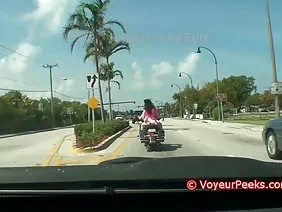 在德國各界色情狂攝影師已知答應了性感的小女孩babahnut酷照片拍攝於高端時尚雜誌，以性換取，好了，所以我決定在歐洲，為服務付費時，它不是太多你賺。帽子裡的模特一言不發 - 他在一個便宜的“肥皂盒”上拍了幾張墮落的照片，答應處理這些照片並立即開始騷擾開始模特。氣質女孩是無故障的妓女，不僅能顯示品質的魅力，而且還使他們的儀器，如同20年流浪到妓院，雜色klienturoy.Kukolka之前蠕動焦糖發易燃的氣質，從親密貨物的商店性odyozhki揭示了接待海綿獨眼蟒蛇，皇家棕櫚蛇試圖zatrambovat喉嚨，舌頭有助於推動在軸的成員，但只能通過咽反射醉人的快感rtitsya。她必須騎著馬鞍，以瘋狂的速度設定她的步伐，然後像狗狗一樣把自己放到花花公子上，然後傳教士的位置將逐漸降臨到她身上。畢竟，這隻野獸將會從她的陰部中取出糞便的手指，舔它，從快樂中懶洋洋地抱怨。