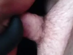 自信的模特安妮挑戰強盜的強盜,歪曲了對受害者的幻想。這位富有的年輕女子希望能夠觸發入侵者的警報,但她沒有意識到惡棍正在呼吸她的背部。一個戴著黑色面具的男人會把一個漂亮的婊子拖進房子裡去撕下,因為她自己把自己的榮譽放在了線上。過分粗魯的酷刑者不會表現出憐憫。歹徒會表現出卑鄙的性幻想,然後從家裡退休,在他們的地方留下昂貴的小東西,因為他會偷走生命中最有價值的東西 - 女人的榮譽。在物質上,金發女郎不會受苦,但虐待性的性行為的道德破壞對她來說是有保障的!