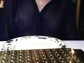 優秀的視頻。它立即開始與一個深吸吮的大黑髮。夥伴只是將他的桿子推到她的喉嚨裡。然後他變得舒服，女孩坐在他的雞巴肛門上。蓋伊瘋狂地他媽的肛門熱的東西。接下來，美女在地板上得了癌症，並將她的屁股暴露給這匹種馬。合作夥伴在肛門插入一個朋友，用於生產最多的雞蛋，並像我生命中的最後一次一樣亂搞她。令人興奮的肛門暴力場景不會讓任何肛門色情鑑賞家無動於衷。這個傢伙以各種姿勢亂搞她，最後在喉嚨裡哼著美女。