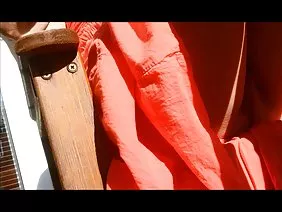 像所有妓女一樣，五十歲的金發女郎Erovin White也有她自己的幾個技巧來幫助她取悅她年輕的客戶。女士balzakovskogo時代堅持舊學校的概念，所以保持恥骨不整潔，原始的形式。堅硬，淺棕色的頭髮，略微散發出尿味，非常受年輕一代的歡迎，男孩們為在極寬的女性陰道中挖手的可能性而瘋狂。五顏六色的雨衣，坦率的組合，奢侈的內衣，過時的模特鞋，乳膠配件和長襪使女人無法向其方向發展。在更年期前夕，Erovin White添加了一個閃光，允許最持久和不安分的傢伙在屁股上操蛋。肛交擴大了可能性的範圍，老法恩立即投入矽膠植入物，創造了奢侈的胸圍。