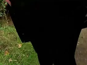 金發碧眼的Meridian充滿活力和樂觀，她的想法會爆炸大腦，但在清晨，女孩不僅要在露台上喝咖啡，還要聽鳥兒唱歌。只穿著絲綢長袍睡覺，Papic在早晨的程序後放鬆了他的麵包，他的身體渴望放鬆，情婦堅持他的娛樂。她模仿蒼蠅，強烈地咬住腳跟，然後撓她的父親的臀部，試圖盡可能寬地放置他的臀部，用俏皮的舌頭撫摸陰囊並繼續前進。如果奴隸的親屬乾淨並且在訪問洗手間後早上洗澡是好的，因為他的女兒像攪拌器一樣，旋轉他的肛門內的語音器官，越來越深化尖端。仍然躺在跛行和畏縮，就像在冷水中沐浴後。這個惡作劇的女孩試圖用嘴再次糾正她的紊亂，當愛的軟骨復活時，金發女郎輕快地跳上她的胯部，這個失眠的父親很快就在她濕漉漉的陰部刺痛，但他對後門的緊張感到印象深刻。輕快的蛹的屁股具有令人難以置信的壓力，內部僵硬，非凡的深度，並允許她的父親最終沒有對身體的影響和無瑕疵的聲譽。