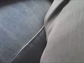 更快，更快！誘人的寶貝盡快嘗試與這個華麗的男子氣概操，而她的丈夫去了一瓶香檳，她特意請他帶。所有這一切都發生在桑拿房裡，她不小心遇到了這個傢伙，熱情地希望他，但是合法的配偶在附近卻無法實現他的計劃。當他消失在走廊裡時，他立刻跑到展台尋求新的激情。她急切地在他高高的肥胖公雞上狠狠地狠狠地狠狠地狠狠地舔嘴，因為她從不吸吮她的忠實信徒（她很少給他一個口交，因為他的樂器體積小，更喜歡一個更大的成員）。這個傢伙很欣賞她充滿激情的抽吸藝術，但他並不著急，慢慢地，享受麵包屑的不耐煩，將她從膝蓋上抬起，將甲殼類動物放在淋浴下，慢慢地進入她無法滿足的濕火。深深感受到她內心深處的一個令人印象深刻的雞巴，讓一個令人印象深刻的雞巴充滿了淫蕩的猥褻，從淫蕩的淫蕩中呻吟著，緊緊抓住他強壯的臀部開始擺動。這傢伙無休止地擁有一個瘋狂的賤人，最後，她的臉被排出，沒有機會洗，他把一個快樂的小雞送回了她的丈夫。