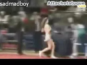 色情明星亞歷克西斯愛茉莉喜歡不尋常的性愛,例如,當她的兩個屁股被錘擊 - 它激動..但在這個色情片段有點不同,一個女朋友愛撫她,一個有一個大傢伙的傢伙亂搞她..