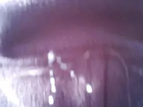 彩繪爆炸性炸彈用微型陰莖懲罰他的奴隸並放在角落裡。一個幾乎沒有引人注目的成年男子甚至準備好觀看他的黑色男性用強力的指揮棒和比看著他的女人的受傷的女性的器官更大的核。在這種情況下,虔誠的傻瓜不會放開他被寵壞的激情之手,會默默忍受羞辱。