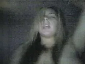 和Riley Reid一起玩Twister是一件令人愉快的事,因為這位優雅的女孩表現出前所未有的靈活性,獨創性,衝動性,並且總是很有趣。如果遊戲很無聊,玩偶可以完全脫衣服,那麼熟悉的姿勢看起來就像是全新的,未經探索的,開啟了各種各樣的可能性。這個優雅的惡作劇男孩總是不停地瞥著那個充滿激情的屁股,彷彿夢想在她的污水池裡淹死一根手指,看看minx想要多少錢。然而,這隻狗不敢對屁股感到憤怒,他不得不滿足於遊戲中帶有毛茸茸的恥骨,滑溜溜的陰蒂,粘性的陰唇和無底的外陰。