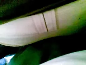 在與他家附近的男孩短暫相識之後,這位布魯內特很快就同意去他的公寓。嬰兒無恥地觸摸她的彈性胸部,上面覆蓋著一條迷人連衣裙的薄布,然後,拋棄他讓這個傢伙成為一個口交。他把她的癌症放在沙發上,從後面亂搞,享受她濕漉漉的貓,然後在柔軟的山雀上慢慢來。