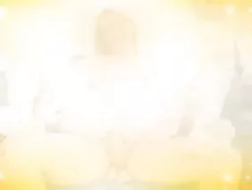 黑頭髮的美女和她的朋友一起打網球。有一次,一個網球飛到胸部之間的女孩身上。這種荒謬的情況讓這個傢伙有理由談論女孩的乳房是多麼美麗。他以各種可能的方式取笑這個女孩,從而給出她關於性的暗示。不久,這個傢伙把他淫蕩的笑話帶給女孩,直到她坐在她的膝蓋上並開始在胸部的幫助下手淫。很快,很快手淫逐漸變成口交。這個女孩熱情地吮吸,同時用雙手握住陰莖。在口交之後,這個傢伙和她在瀝青上睡覺,並在網球場上安排熱門的公共色情片。