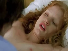 一個年輕女孩被送給她的祖父。首先，她給了他一個了不起的口交，然後伸展雙腿，將他的直立雞巴帶入陰道。