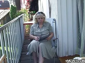 俄羅斯學生在可移動的小屋裡做sekas。這個女孩真想要做愛,然後她把自己交給了大學裡的那個男孩。