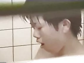 當他看到這隻小雞的巨大擠奶時，他立刻意識到他應該操她 - 一切都很順利